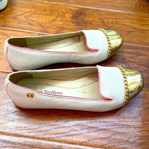Carmen Steffens white loafers with pink and gold accents. Work less then 5 times